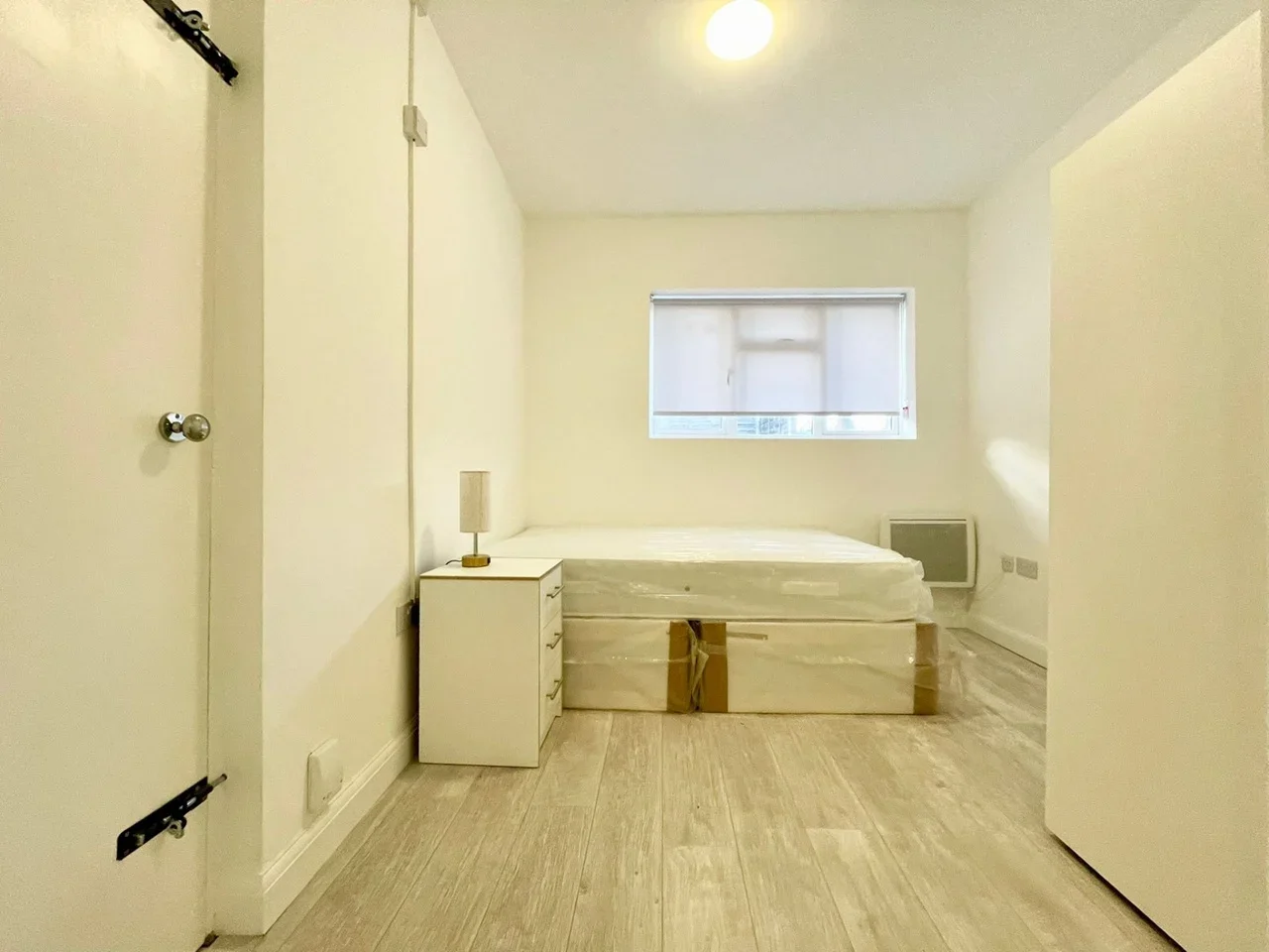 Flat Shelbourne Road in Greater London
