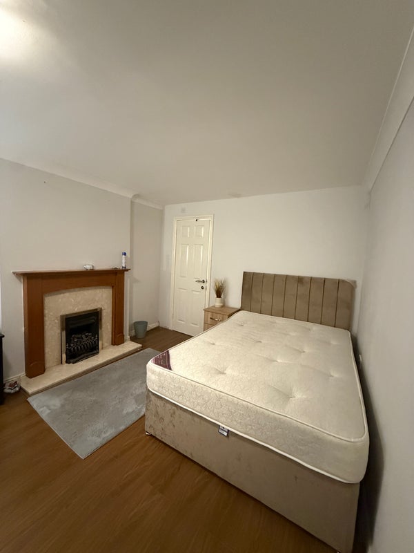 Room Pavior Road in Nottingham