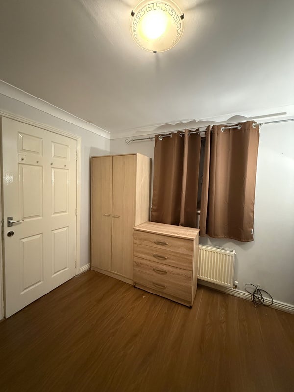 Room Pavior Road in Nottingham