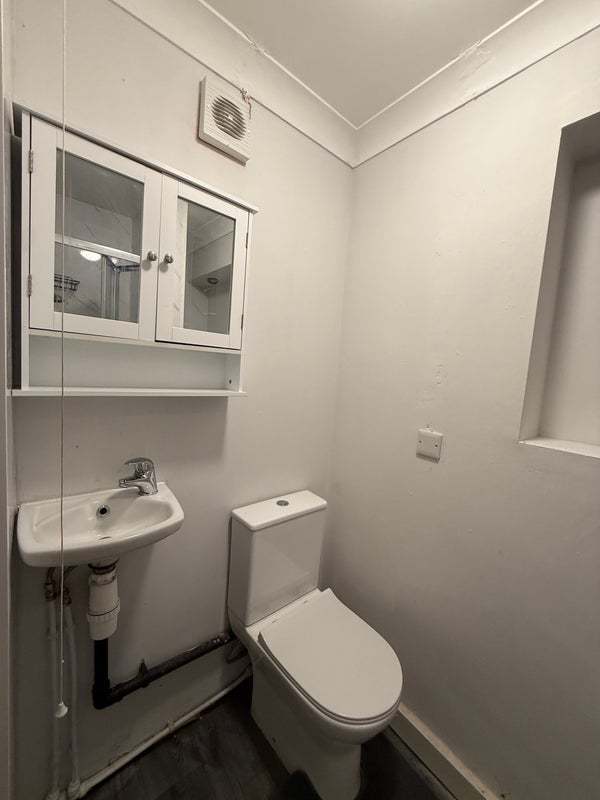 Room Pavior Road in Nottingham