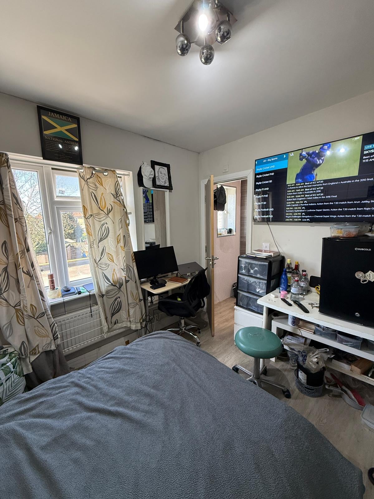 Flat Langley Crescent in London