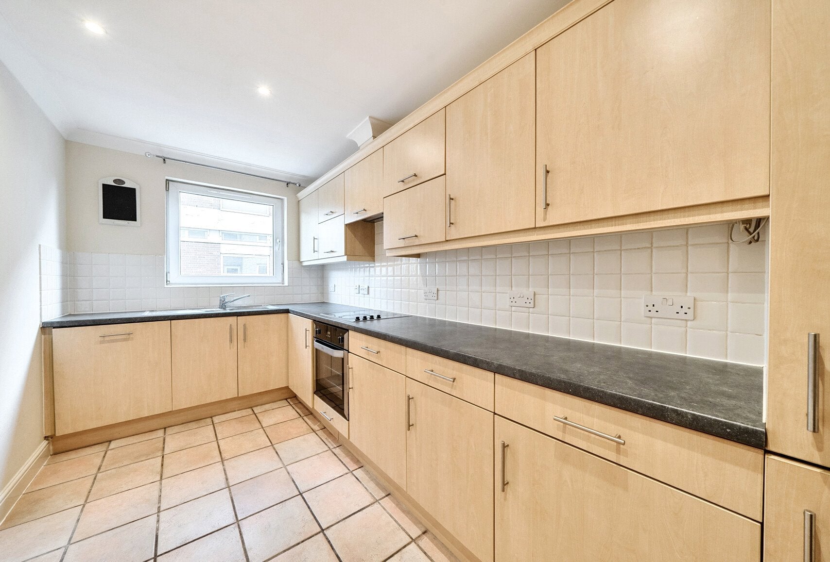 Flat Ross Road in Greater London
