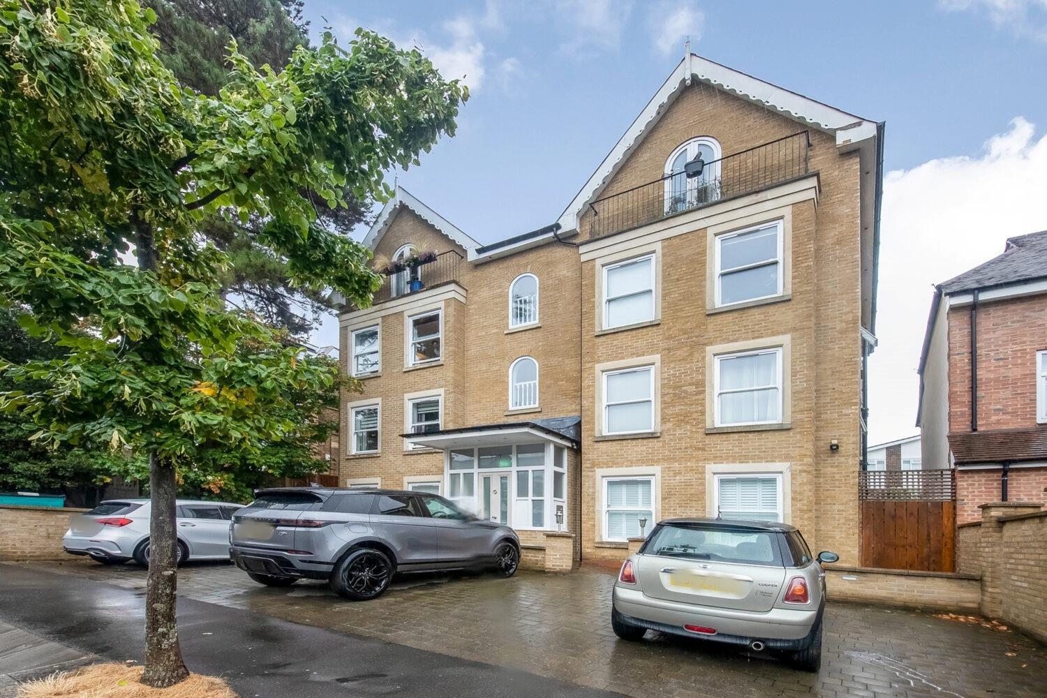 Flat Upland Road in Greater London