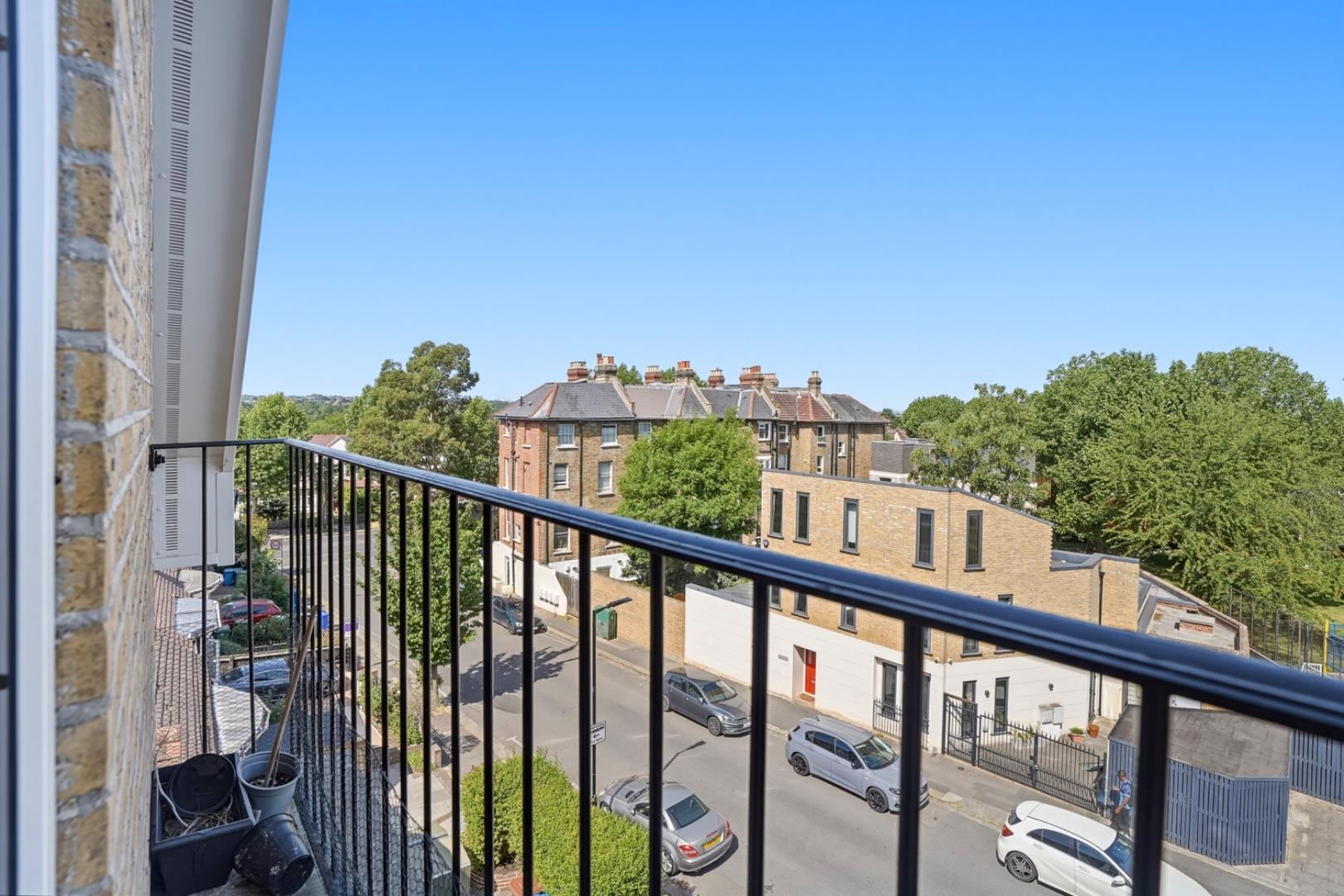 Flat Upland Road in Greater London
