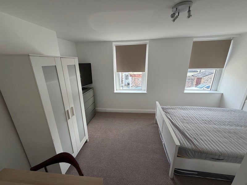 Room Moy Road in Cardiff