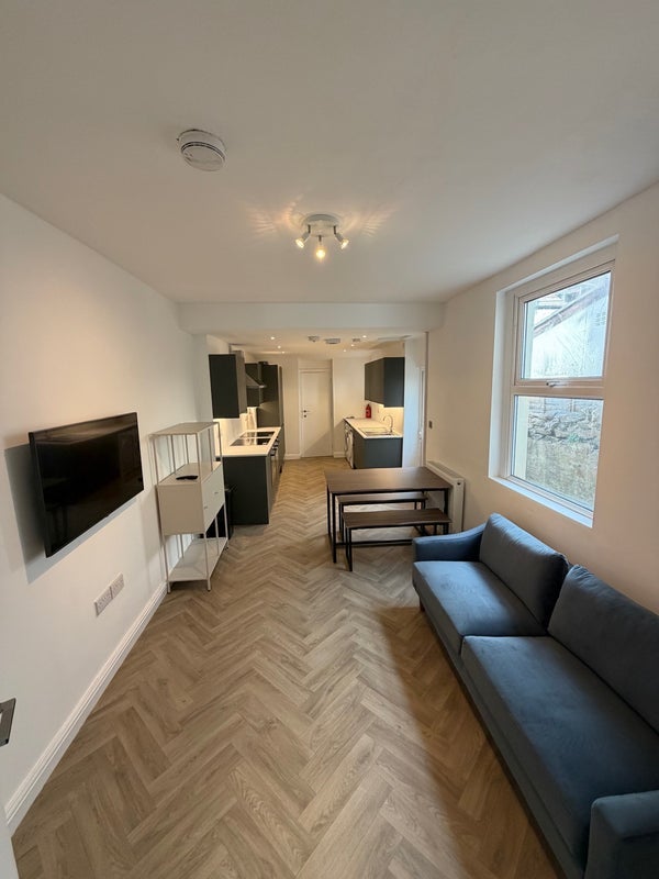 Room Moy Road in Cardiff