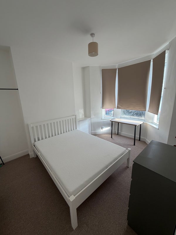 Room Moy Road in Cardiff