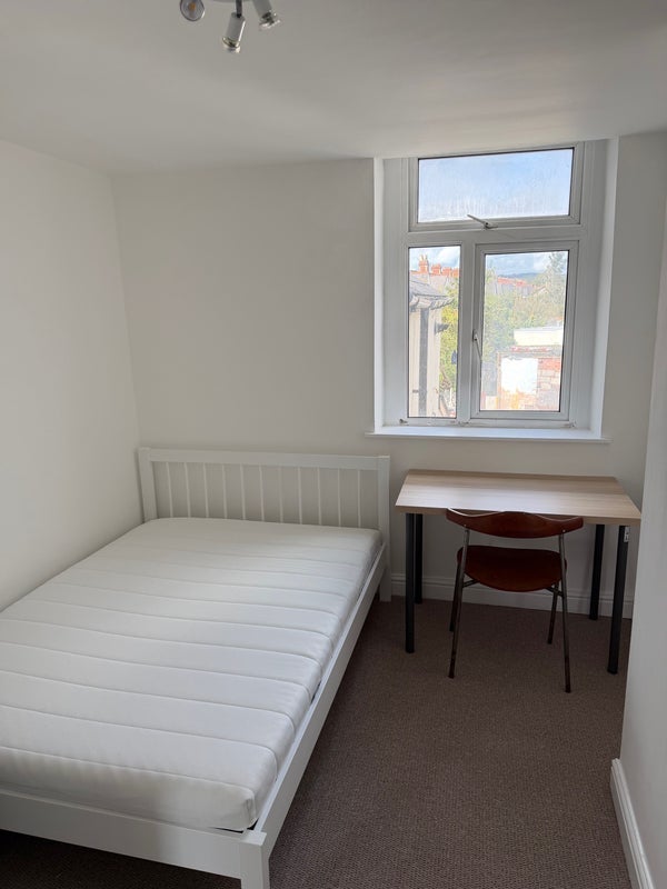 Room Moy Road in Cardiff