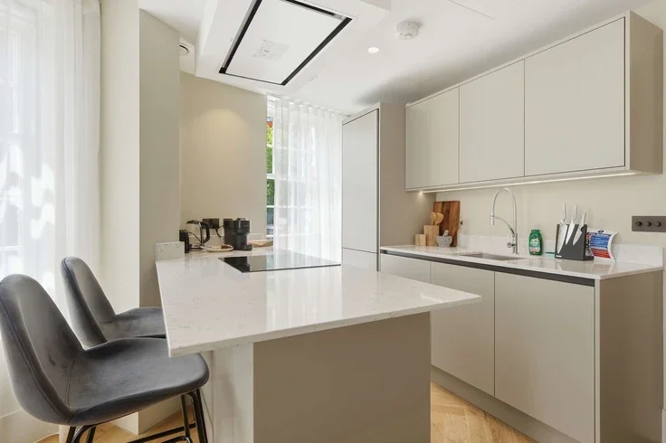 Flat Cheyne Walk in Greater London
