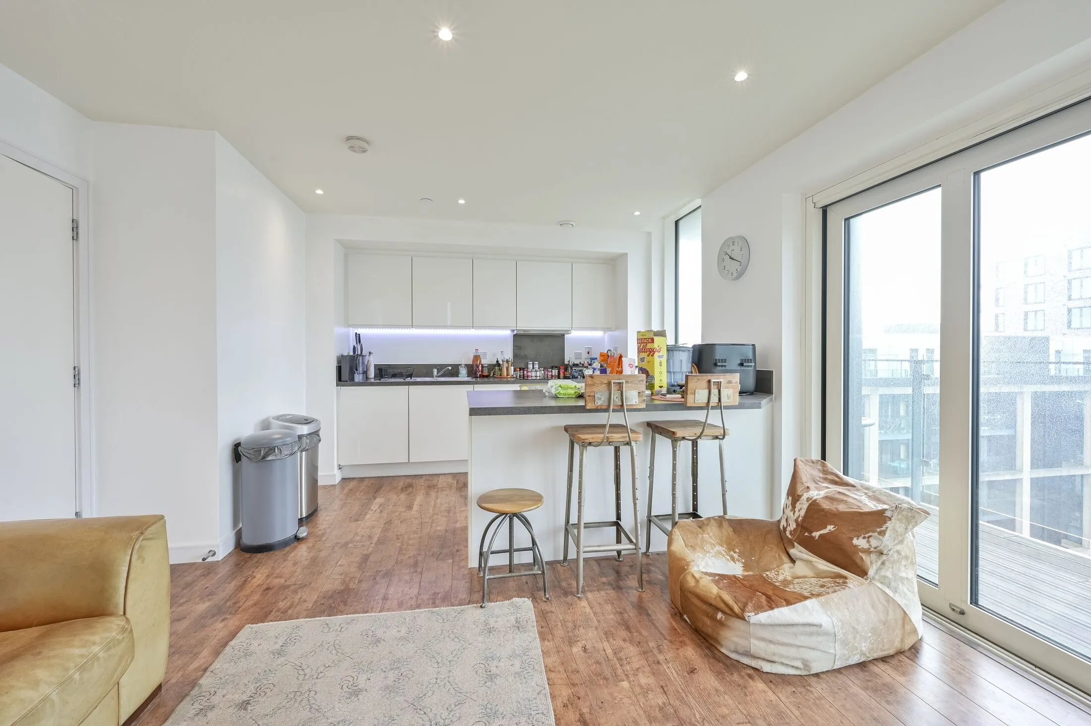 Flat Enterprise Way in Greater London