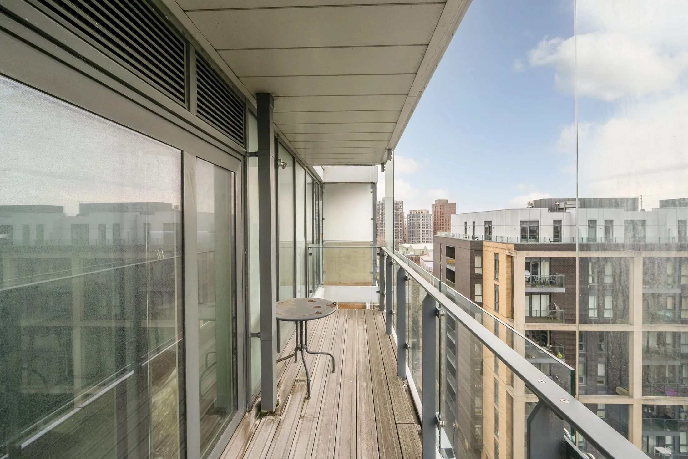 Flat Enterprise Way in Greater London