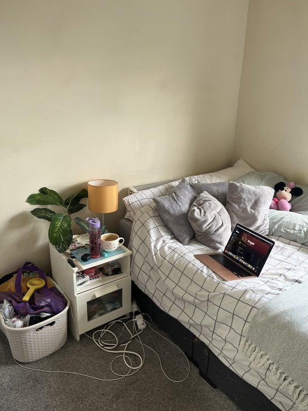 Room Merton Road in Greater London