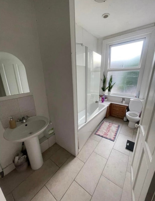 Room Merton Road in Greater London