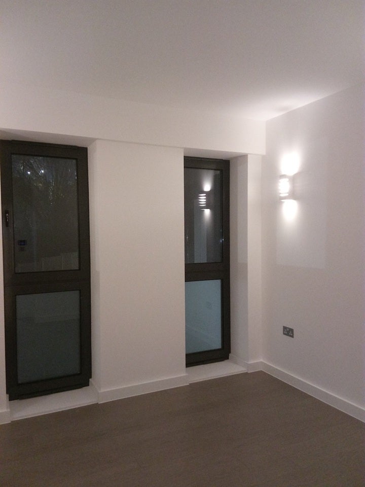 Flat Lincoln Road in Mole Valley