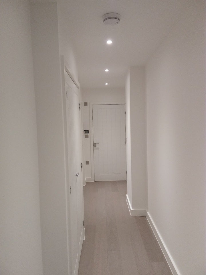 Flat Lincoln Road in Mole Valley