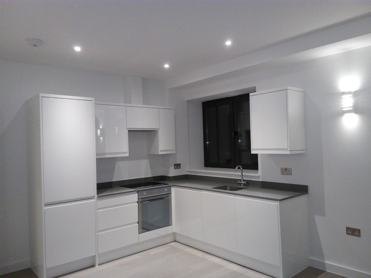 Flat Lincoln Road in Mole Valley