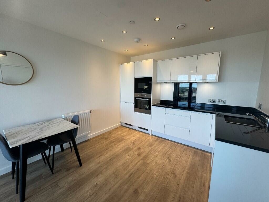 Flat Carlyon Road in London