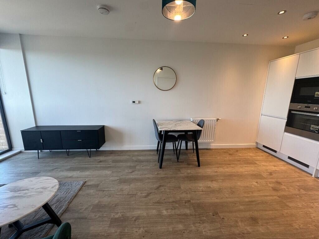 Flat Carlyon Road in London