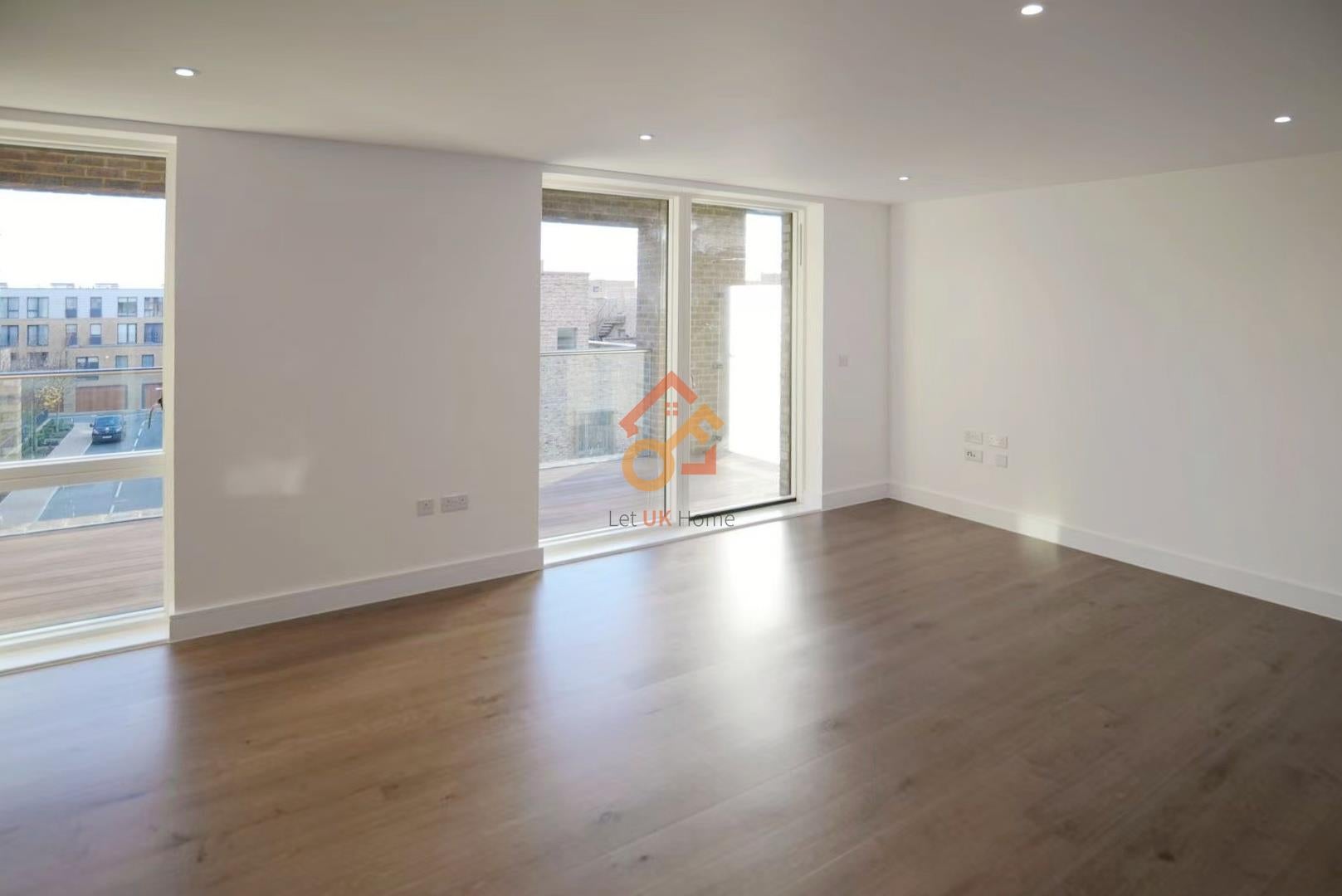 Flat Tizzard Grove in London