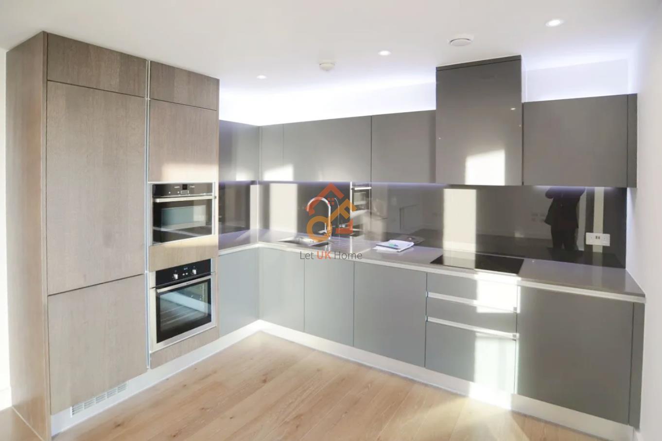 Flat Tizzard Grove in London