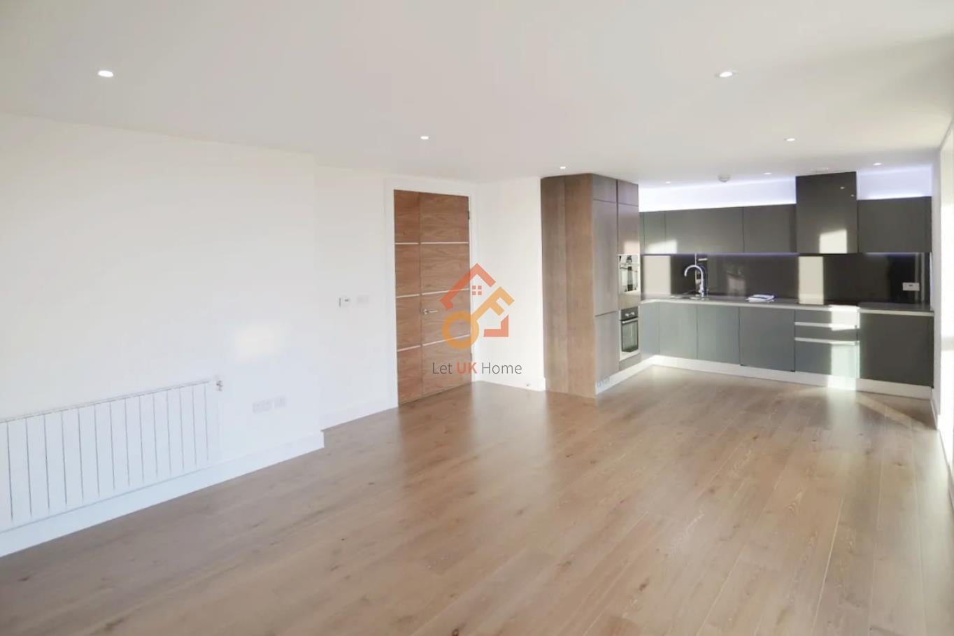 Flat Tizzard Grove in London