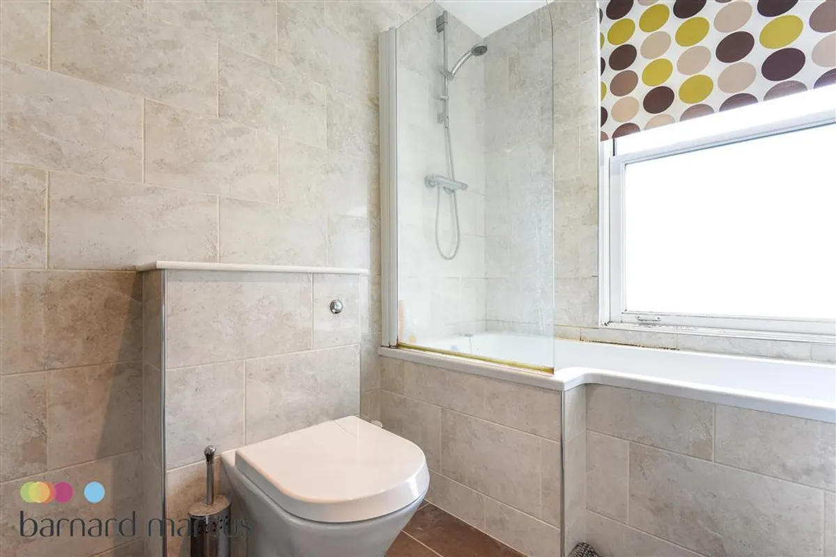 Flat Tadmor Street in Greater London
