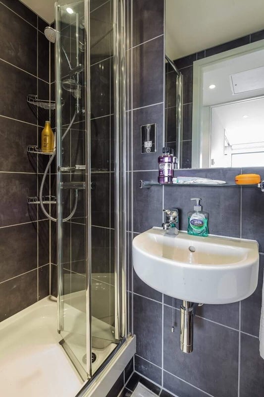 Room Westminster Bridge Road in Greater London