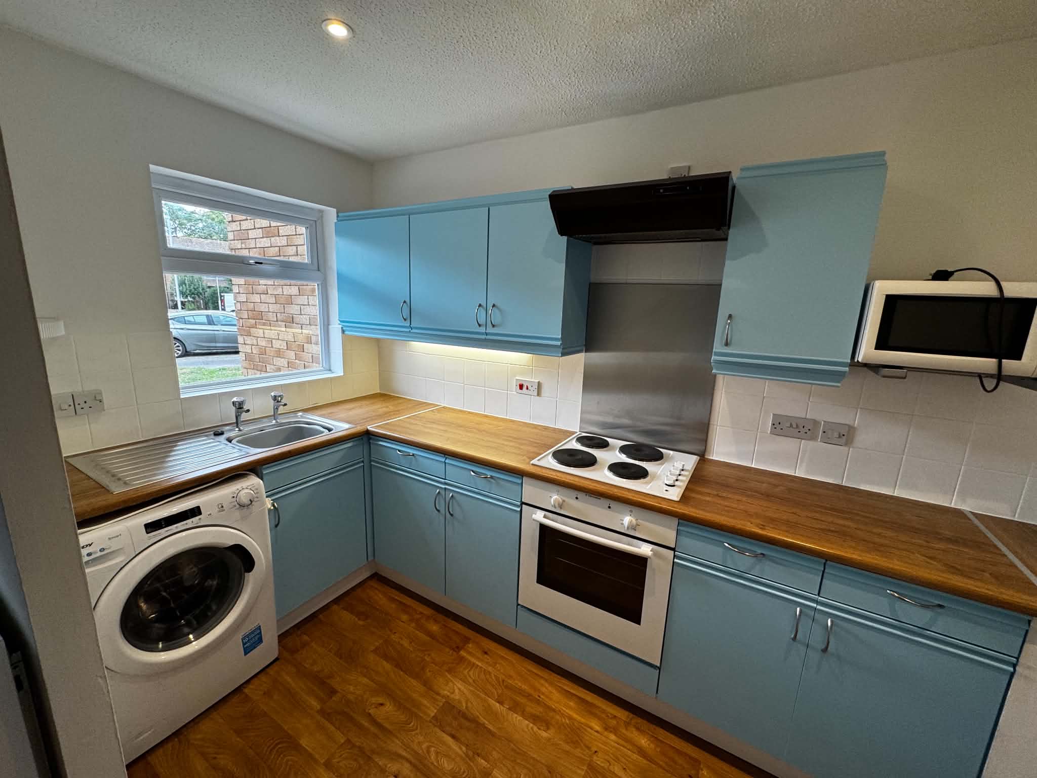 House Snowdon Close in Thatcham