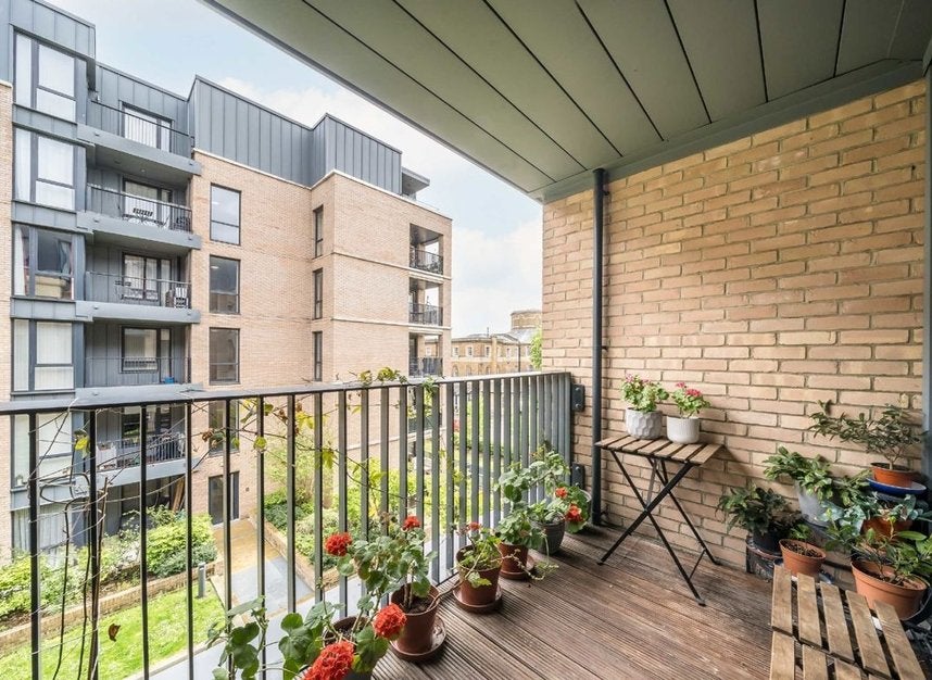 Flat FitzHerbert Walk in Greater London