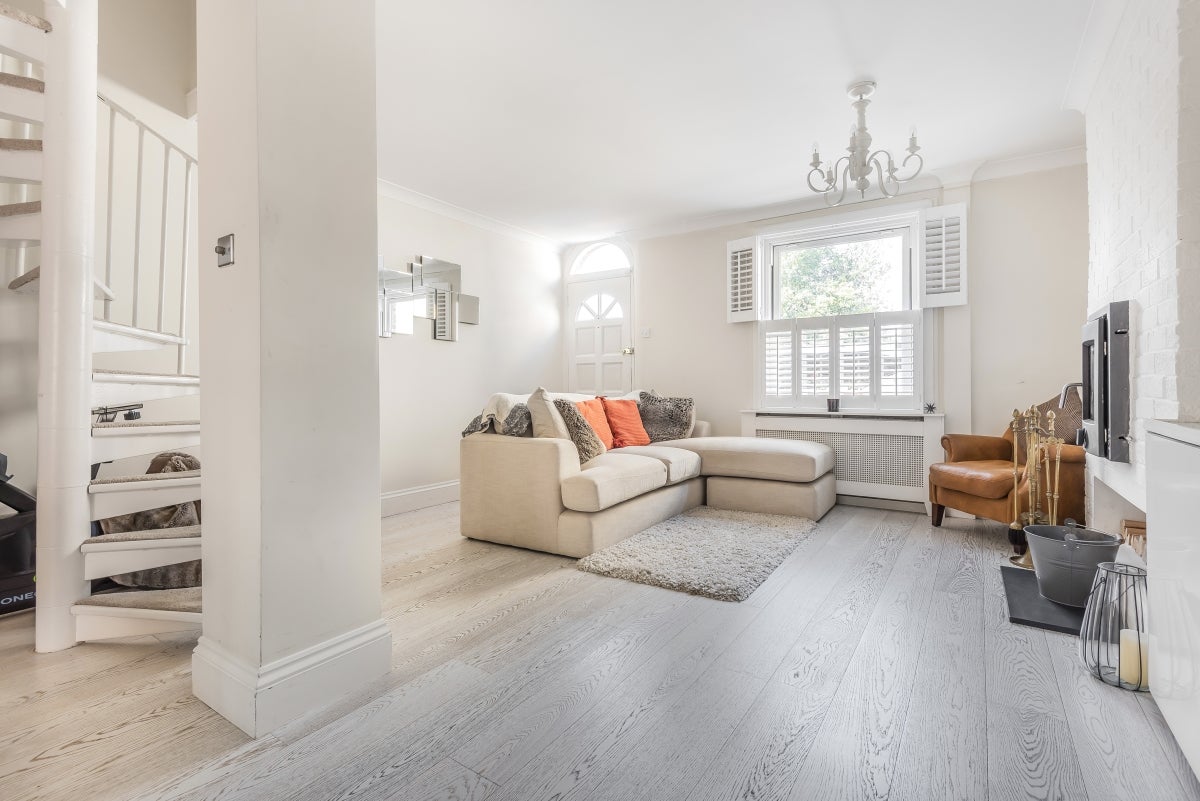 House Ingleby Way in Greater London