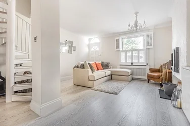 House Ingleby Way in Greater London