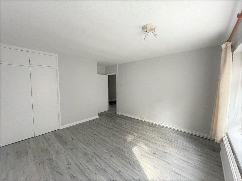 Flat Oakmead Gardens in Greater London