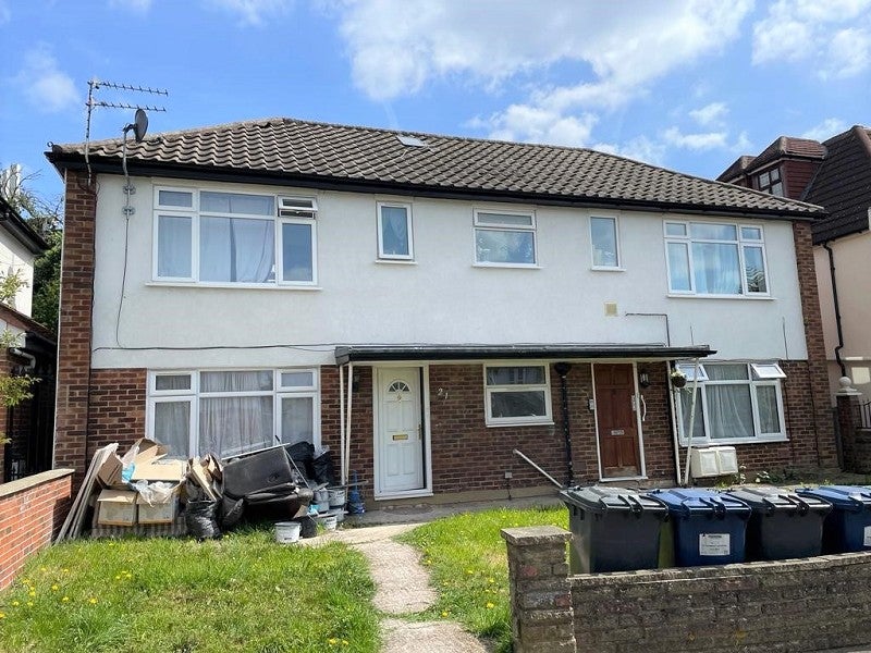 Flat Oakmead Gardens in Greater London
