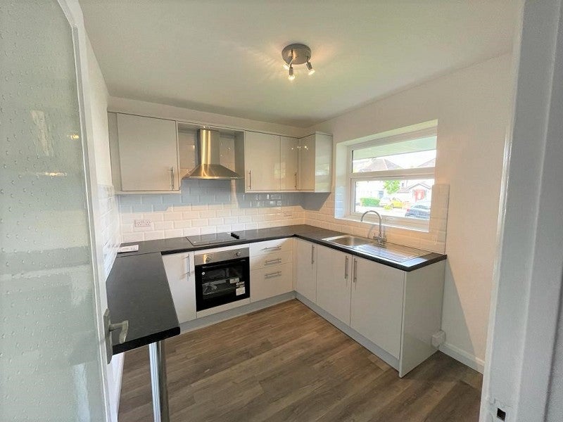 Flat Oakmead Gardens in Greater London