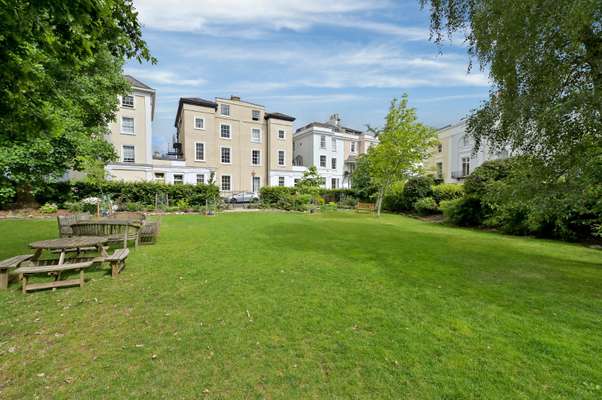 Flat Canynge Square in Bristol