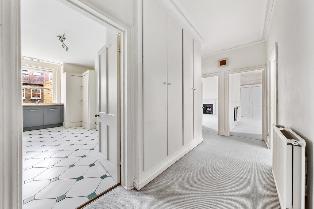 Flat Merthyr Terrace in Greater London