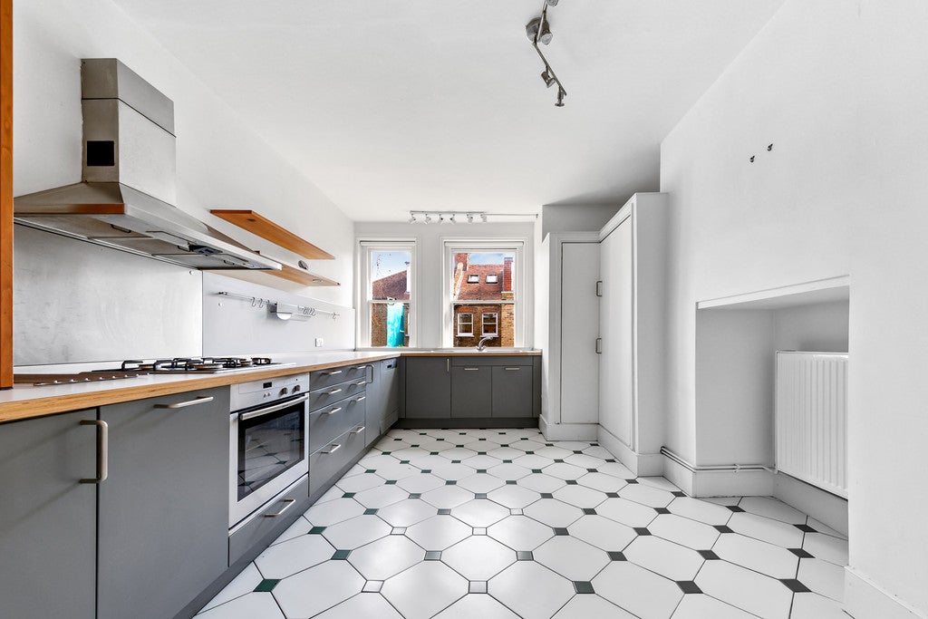 Flat Merthyr Terrace in Greater London