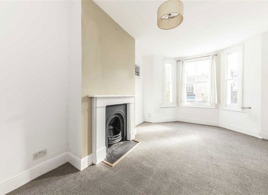 Flat Dorset Road in Greater London