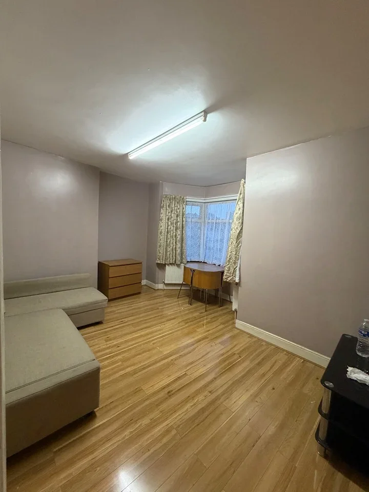 Flat Lincoln Road in Greater London