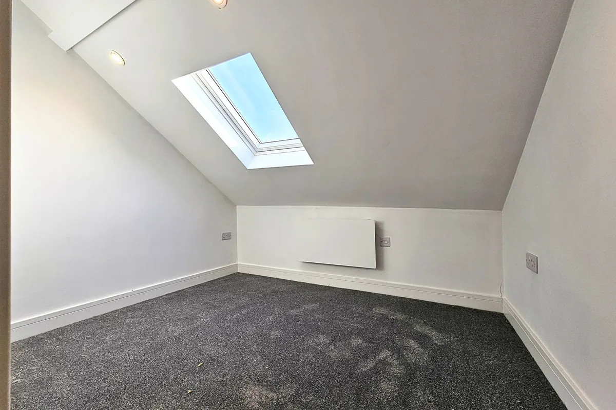 Flat Llantrisant Road in Llantwit Fardre