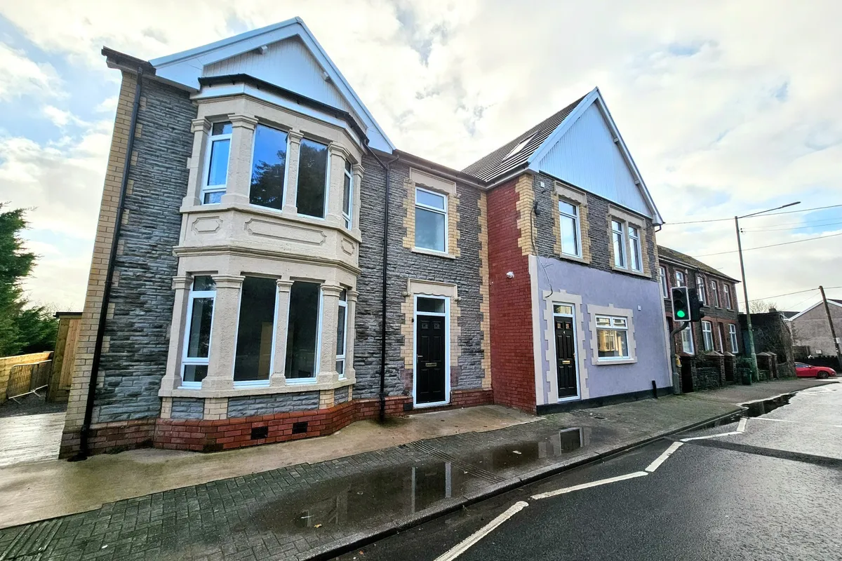 Flat Llantrisant Road in Llantwit Fardre