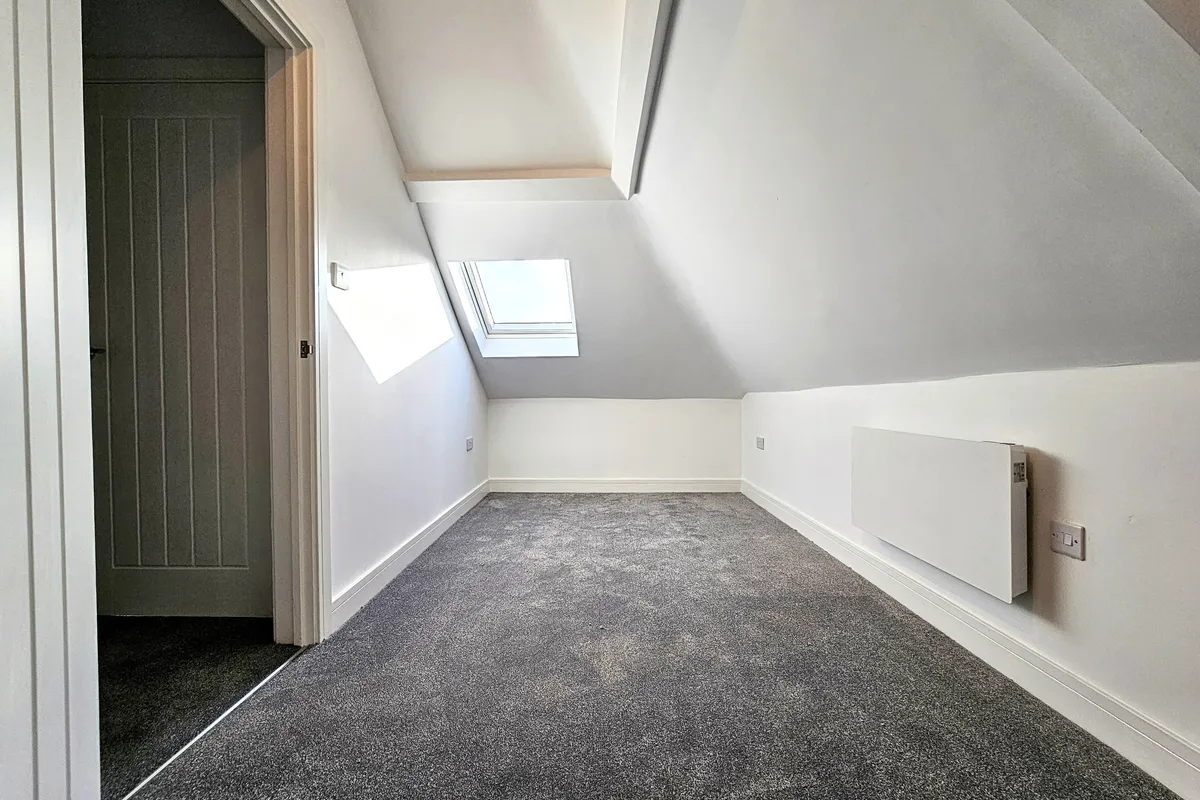 Flat Llantrisant Road in Llantwit Fardre