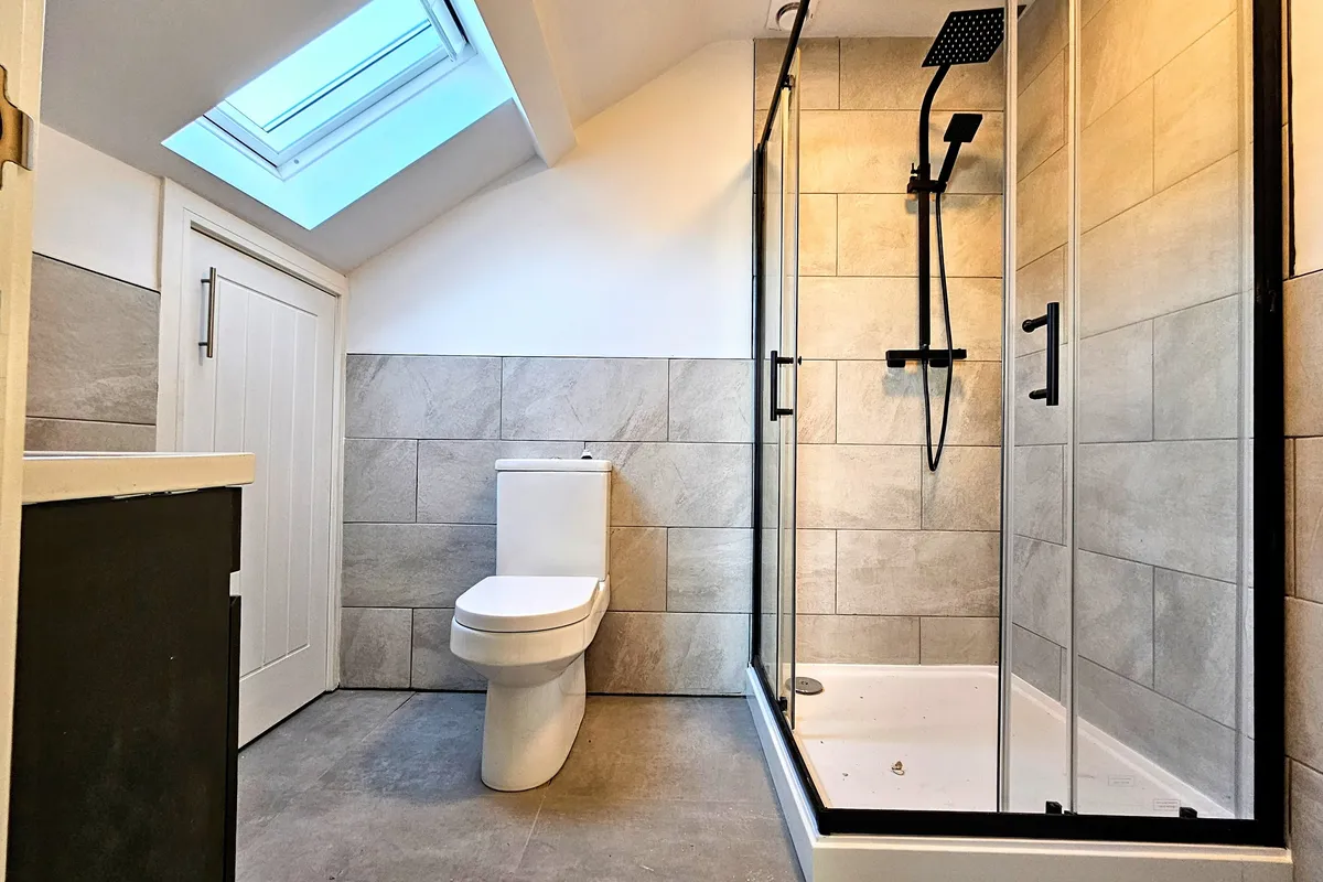 Flat Llantrisant Road in Llantwit Fardre