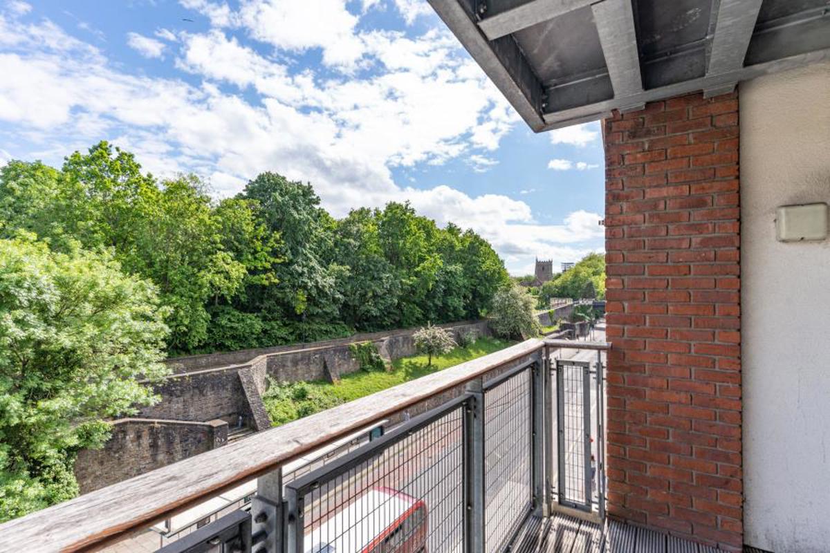 Flat Broad Weir in Bristol