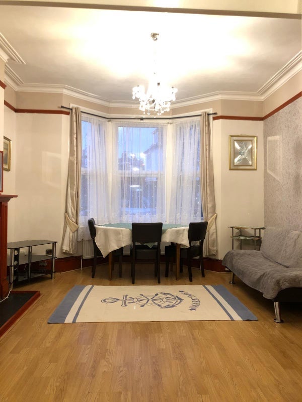 Flat Lower Boston Road in Greater London