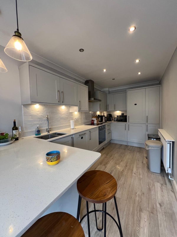 Room Hereward Road in Greater London