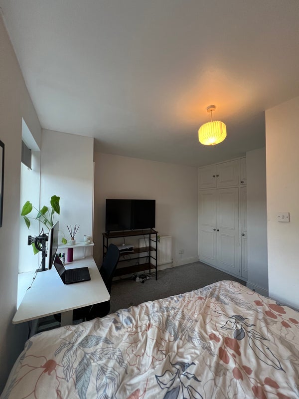 Room Hereward Road in Greater London
