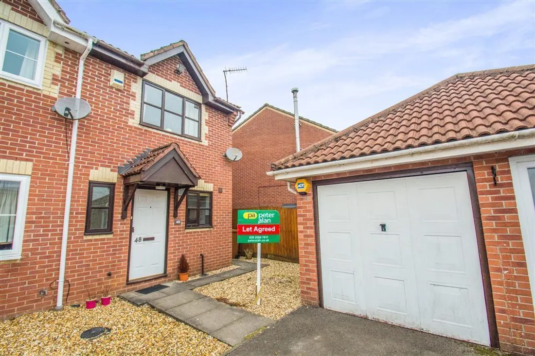 House Meadow Way in Caerphilly