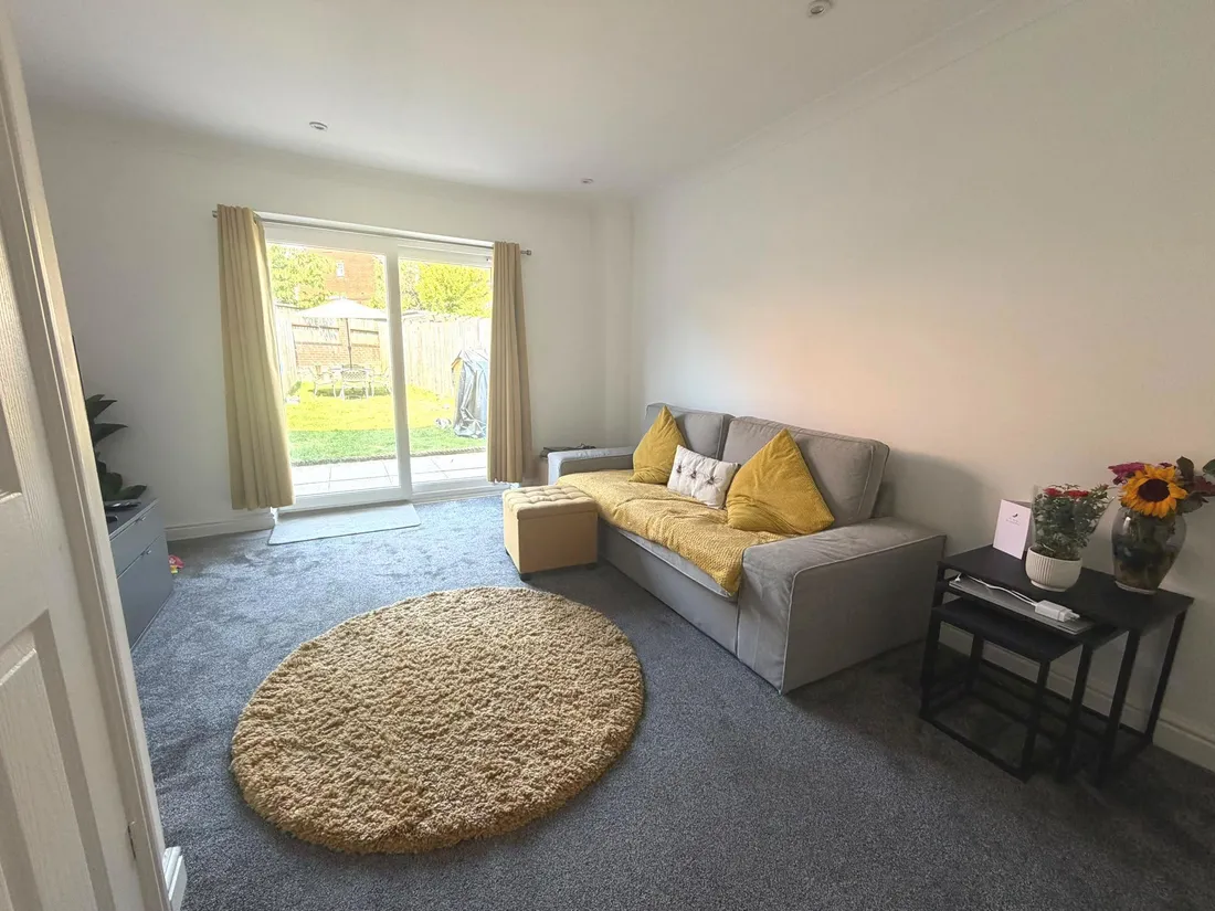 House Meadow Way in Caerphilly