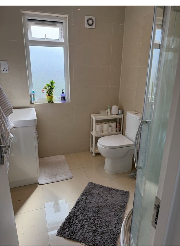 Room Whitmore Road in Greater London